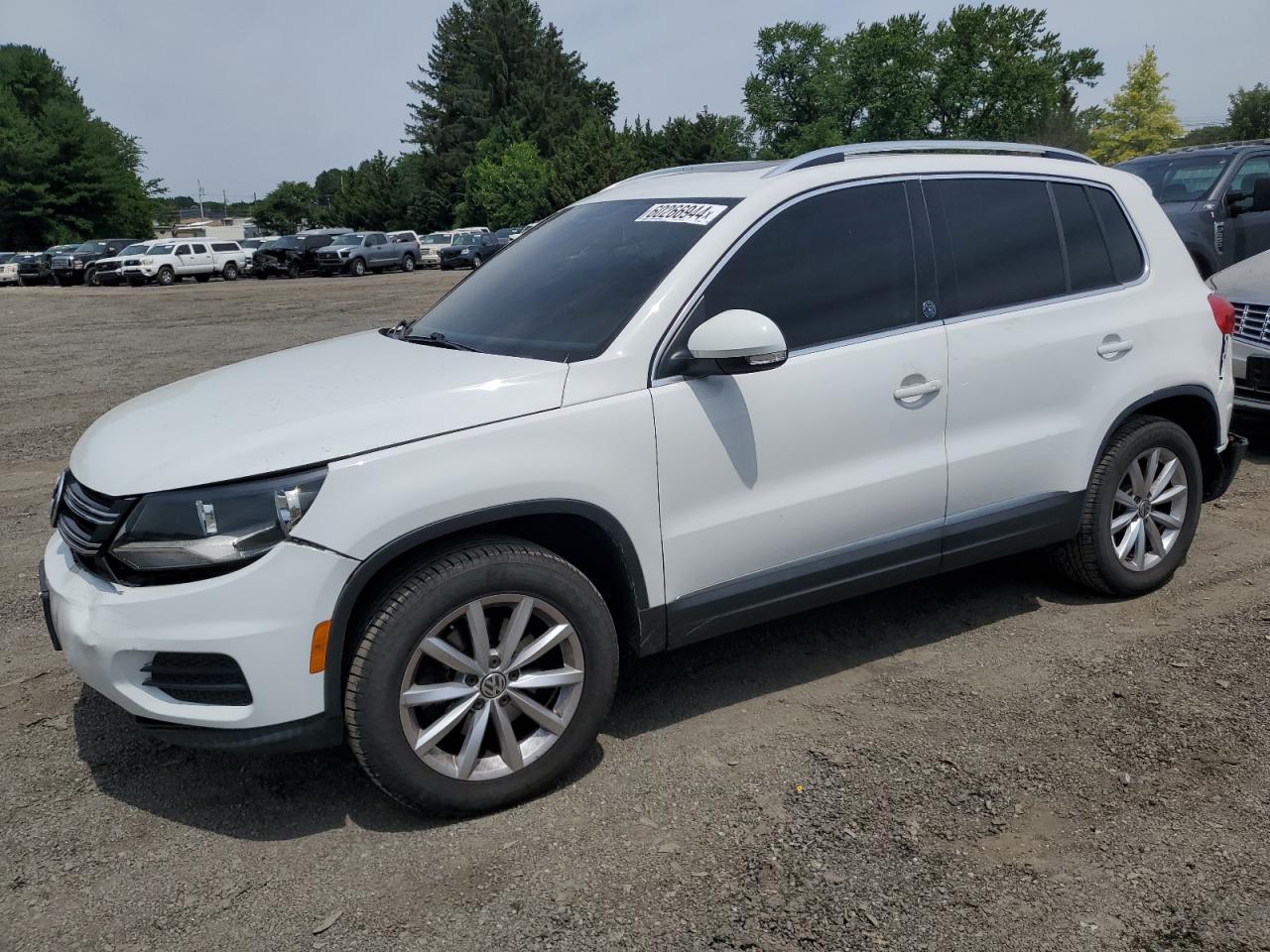 WVGSV7AX2HK020275 2017 VOLKSWAGEN TIGUAN - Image 1