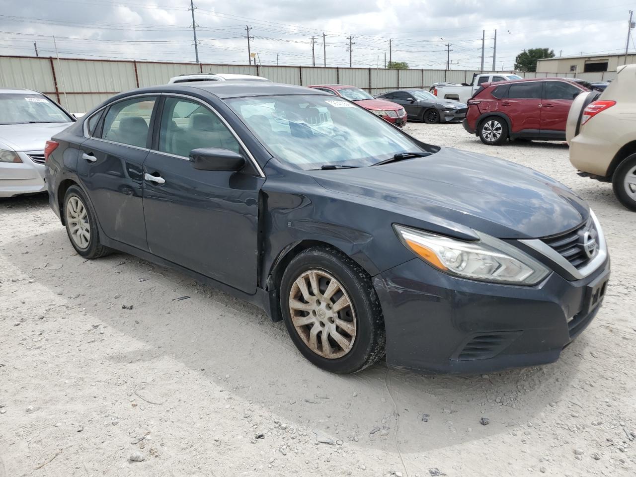 2017 Nissan Altima - Image 4