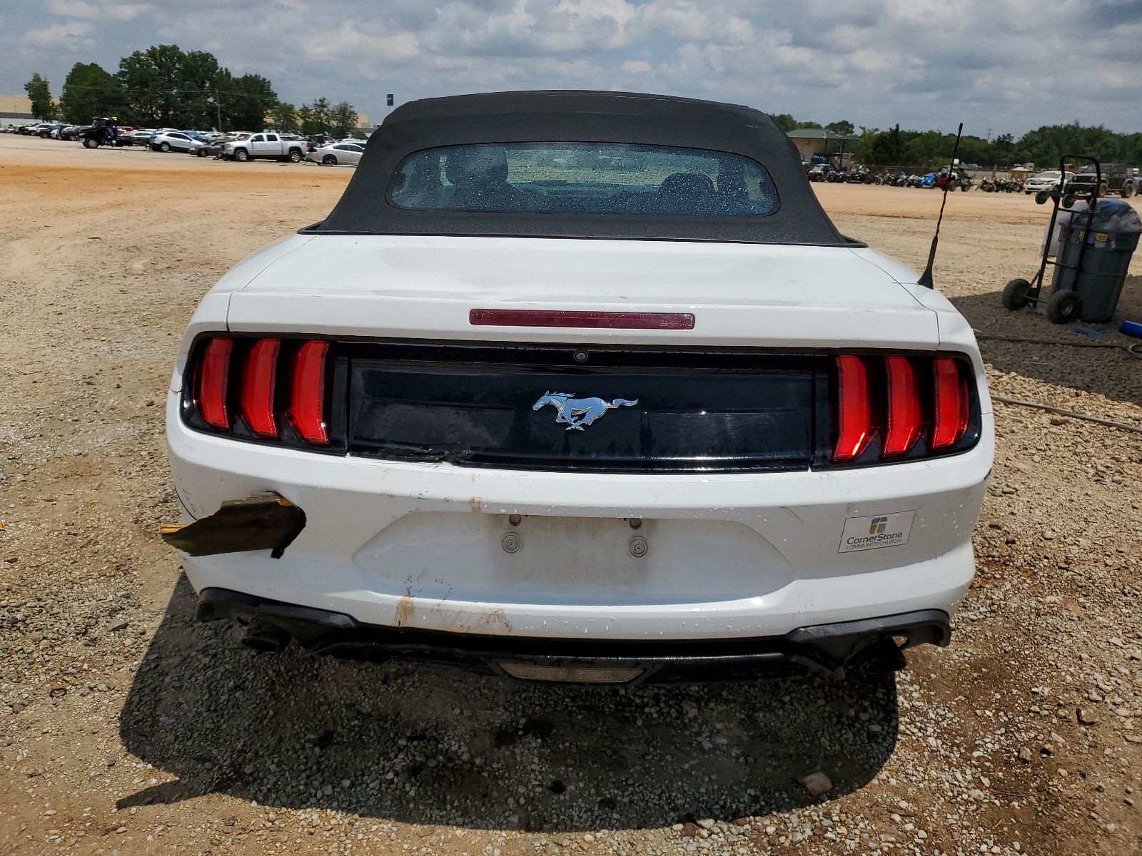 2018 Ford Mustang vin: 1FATP8UH9J5121384