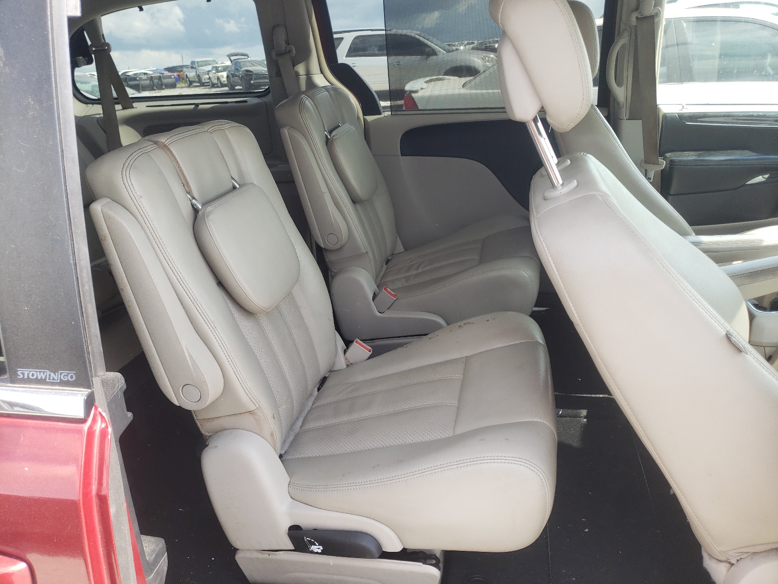 2A4RR8DG6BR604691 2011 Chrysler Town & Country Touring L