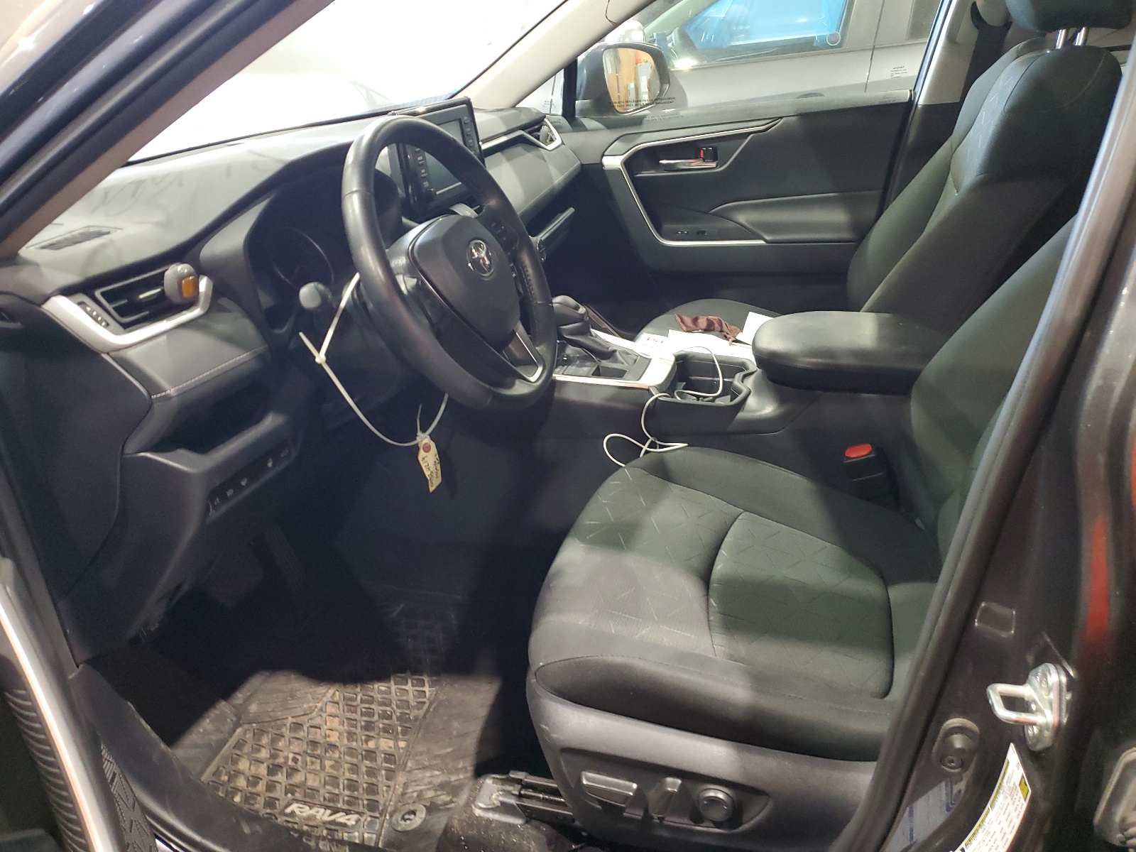 2T3R1RFV4MC228551 2021 Toyota Rav4 Xle