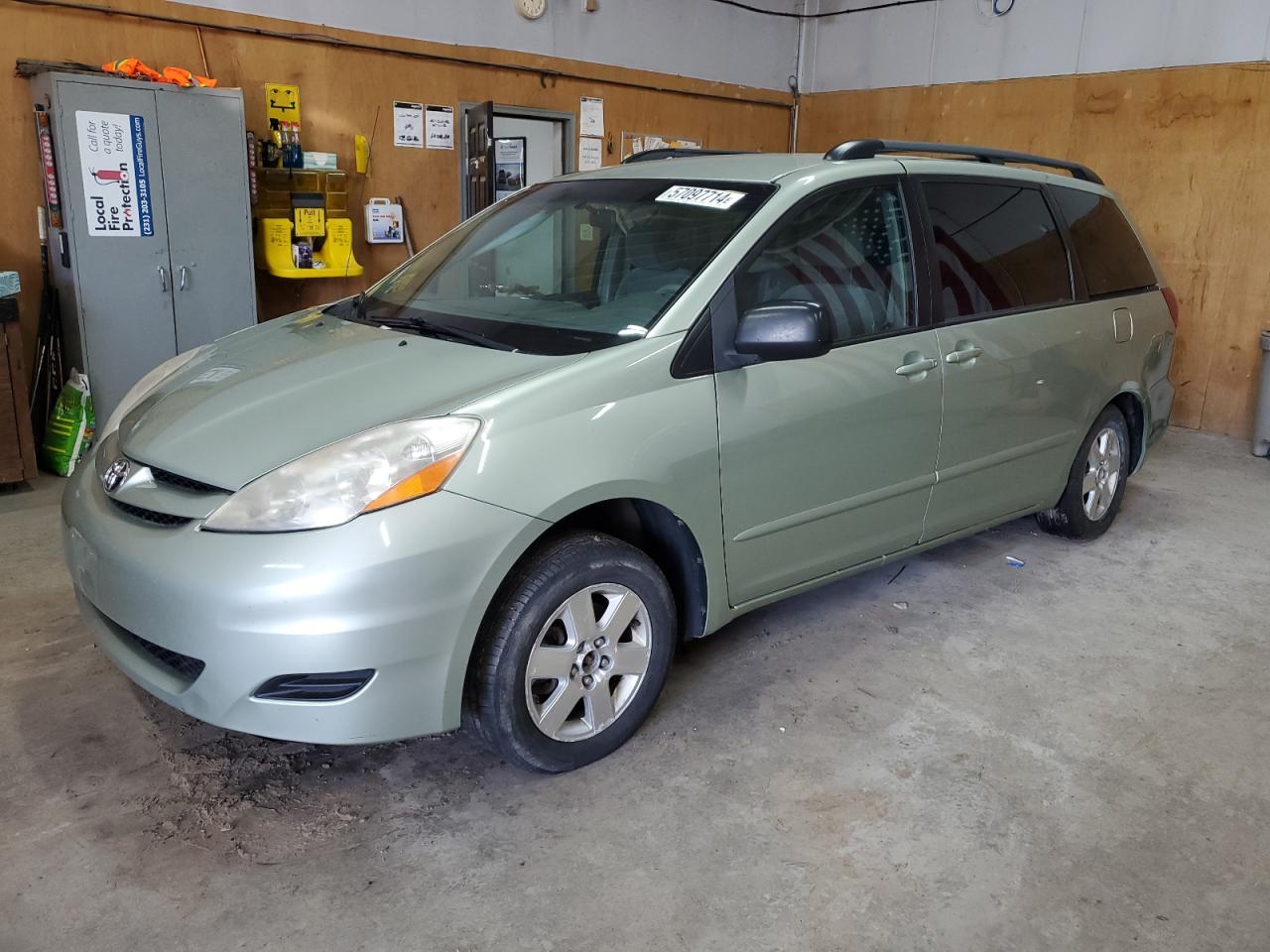 2006 Toyota Sienna - Image 1
