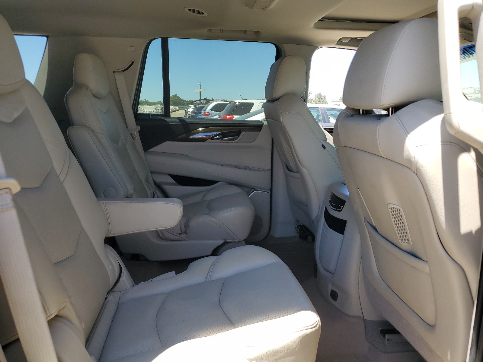 1GYS4BKJ6JR125039 2018 Cadillac Escalade Luxury