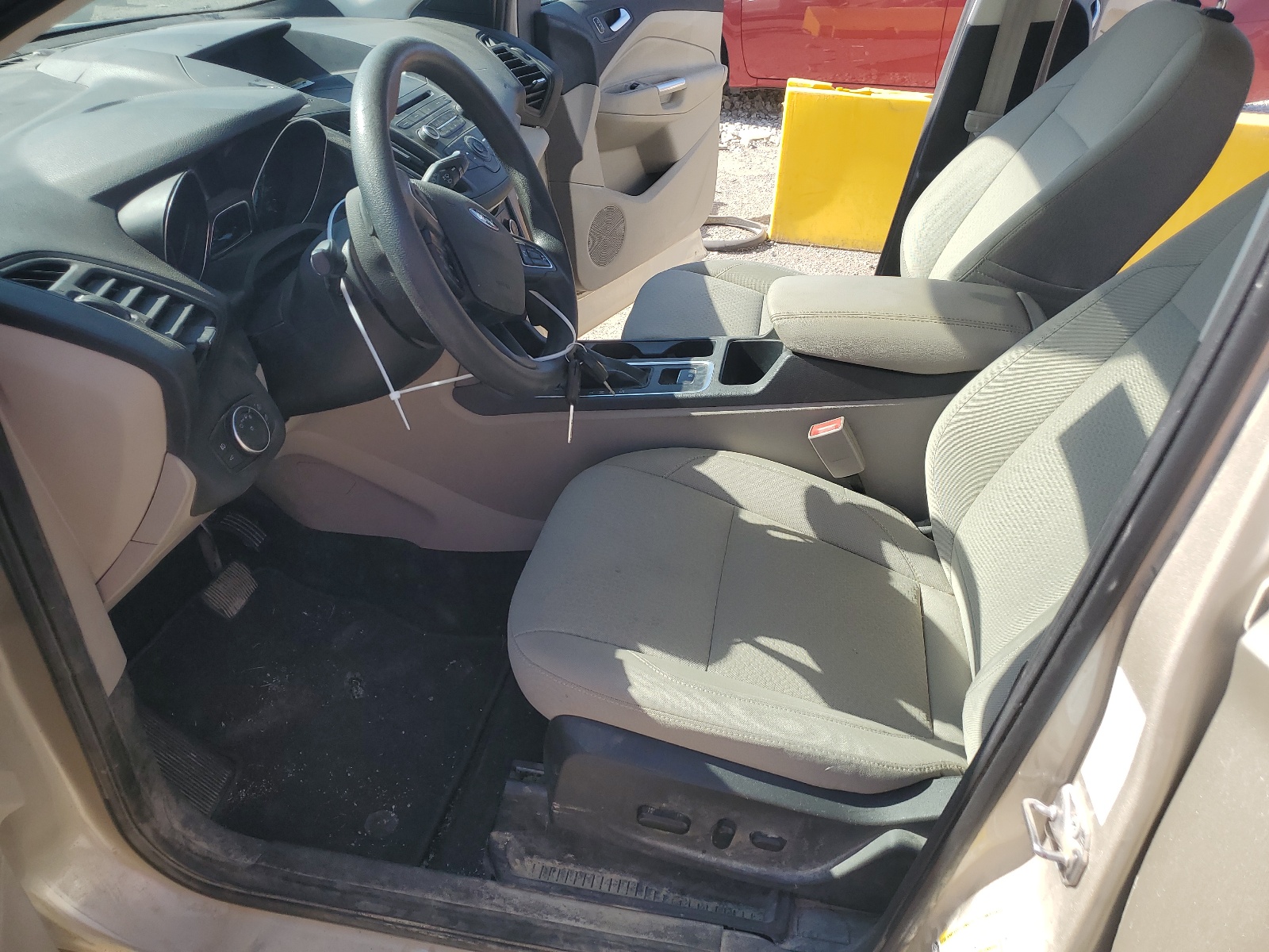 1FMCU0GD8HUC68451 2017 Ford Escape Se