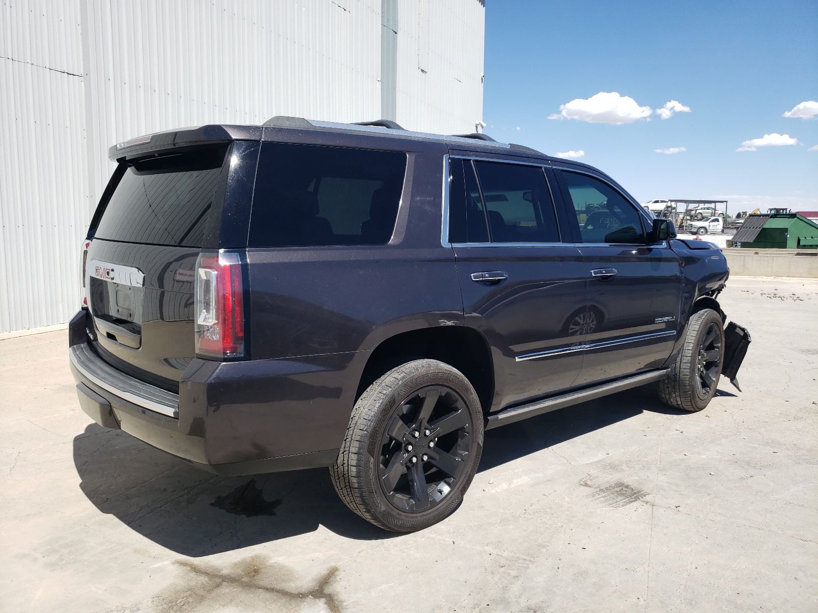 2017 GMC Yukon Denali vin: 1GKS2CKJ5HR160820