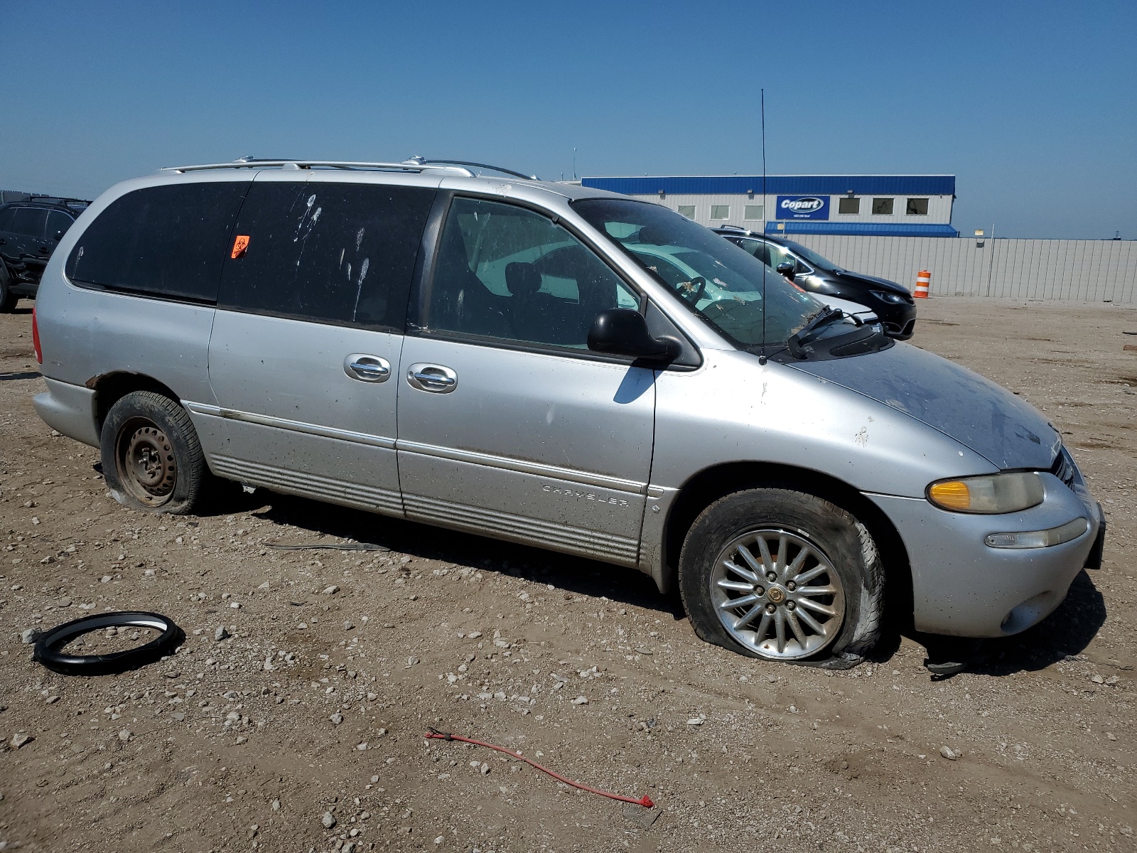 1C4GP64LXYB545639 2000 Chrysler Town & Country Limited