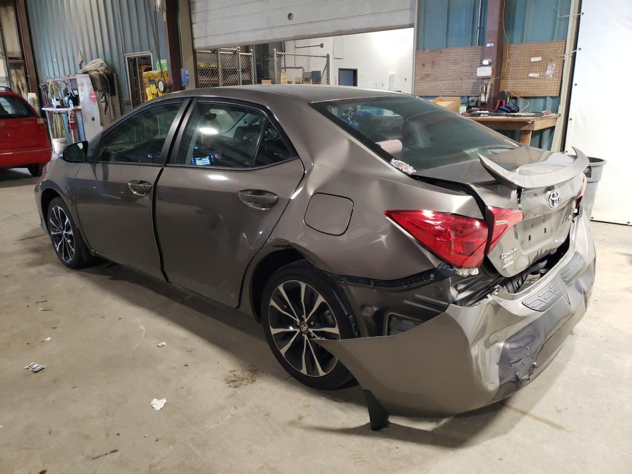 5YFBURHEXJP797348 2018 TOYOTA COROLLA - Image 2