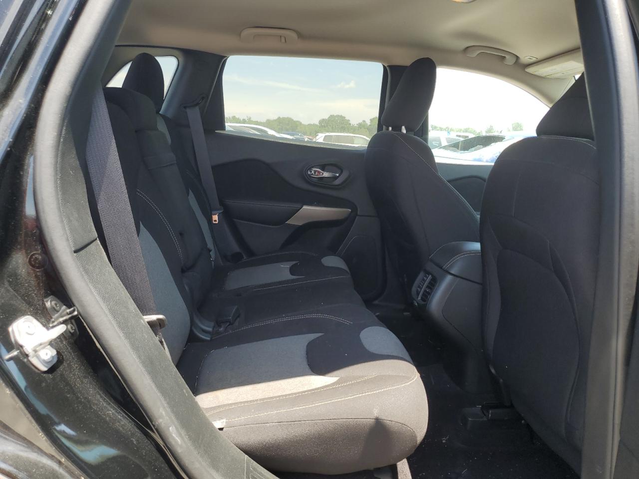 2018 Jeep Cherokee Latitude VIN: 1C4PJLCB2JD616030 Lot: 59481354