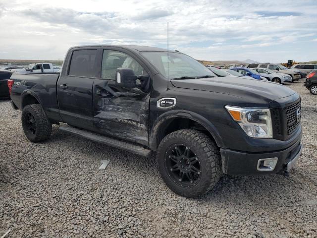  NISSAN TITAN 2017 Czarny