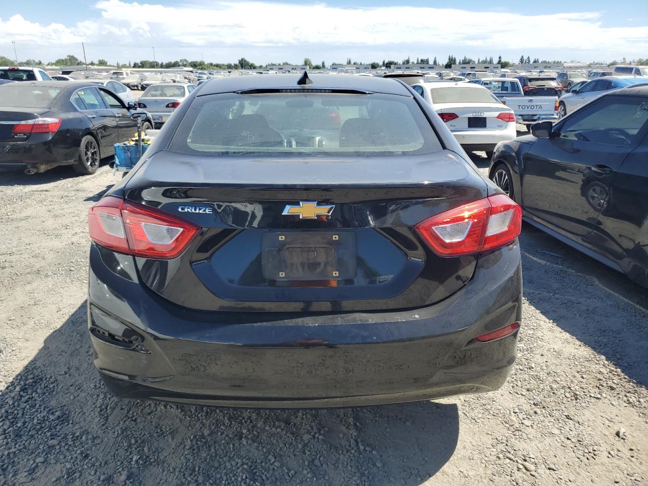 2018 Chevrolet Cruze Ls VIN: 1G1BC5SM2J7235322 Lot: 60156574