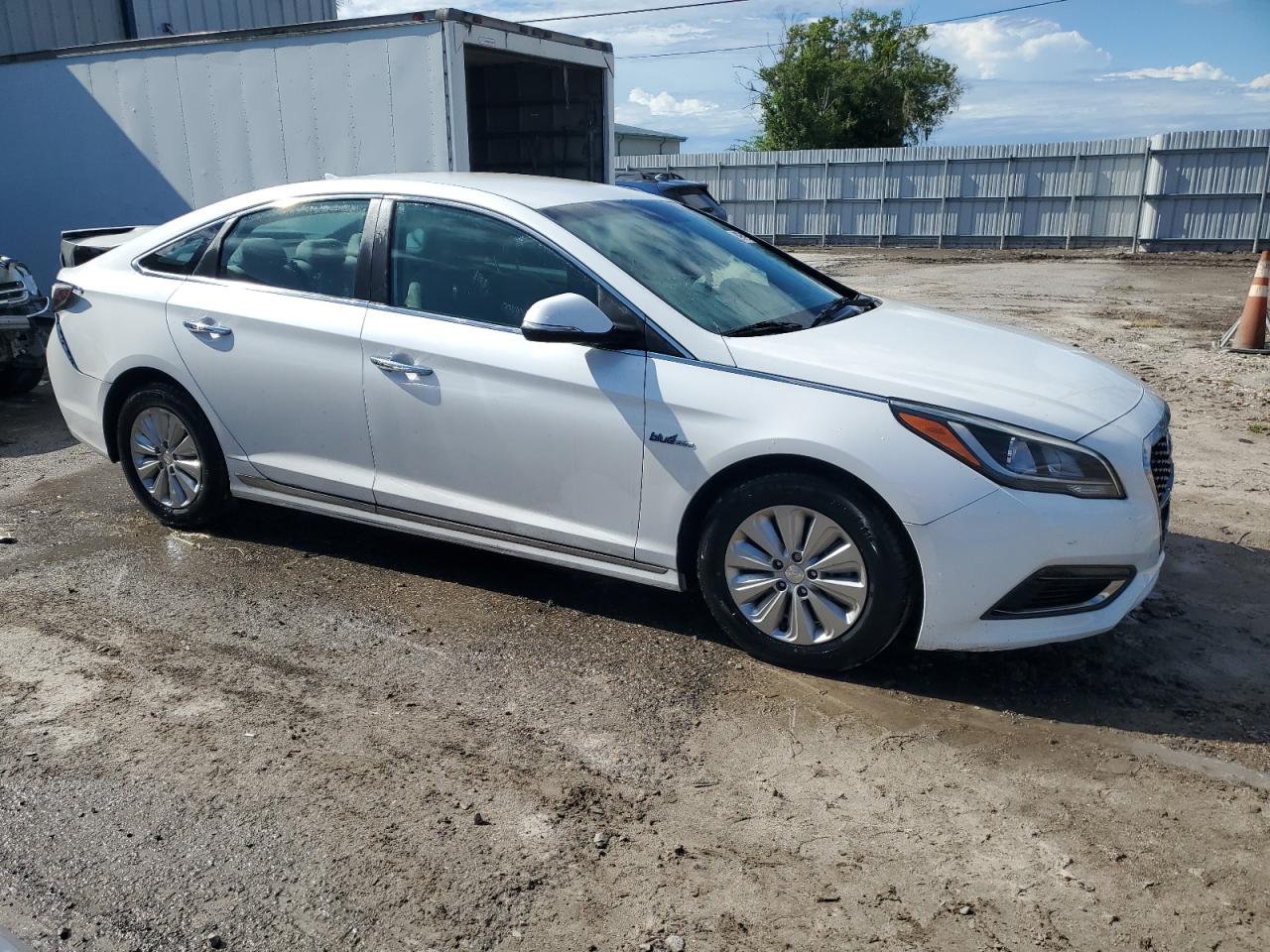 2016 Hyundai Sonata Hybrid VIN: KMHE24L17GA013677 Lot: 58934914