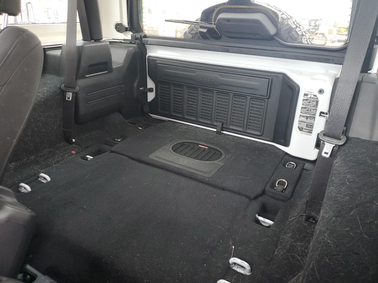 2019 Jeep Wrangler - Image 11