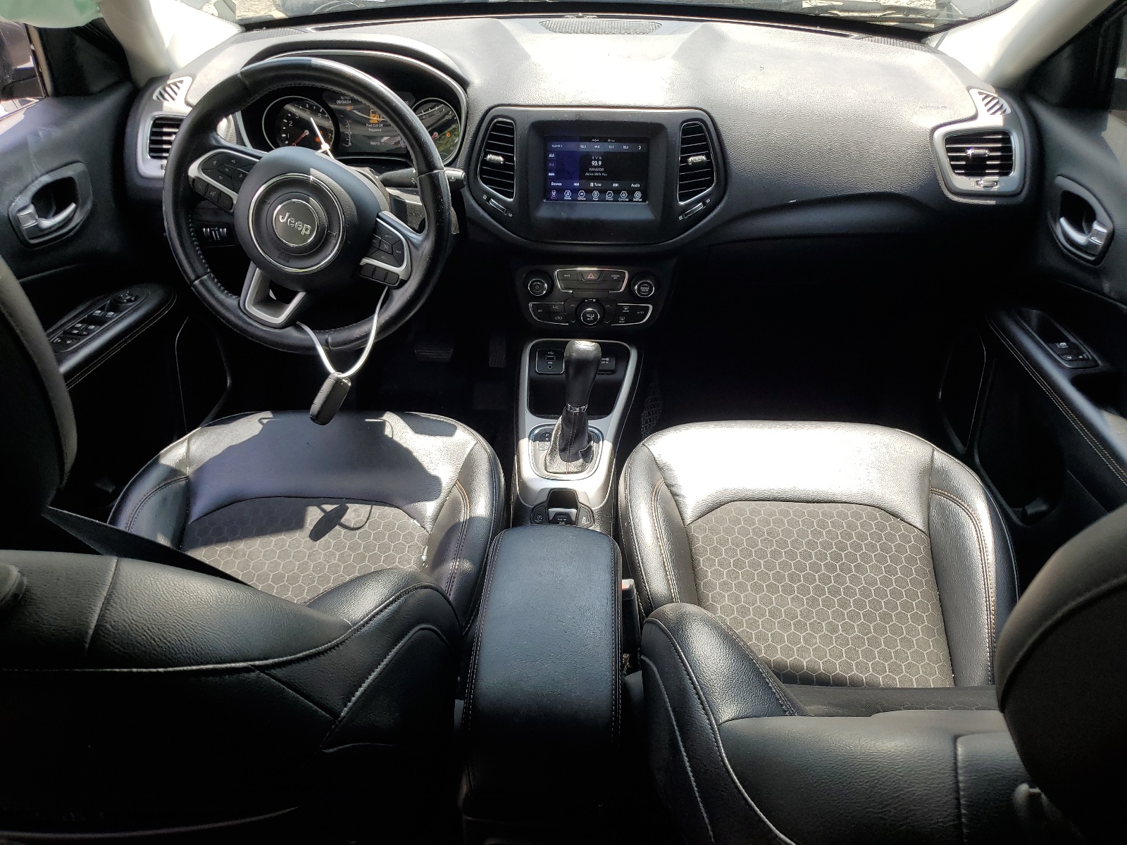 3C4NJCBB6JT194525 2018 Jeep Compass Latitude