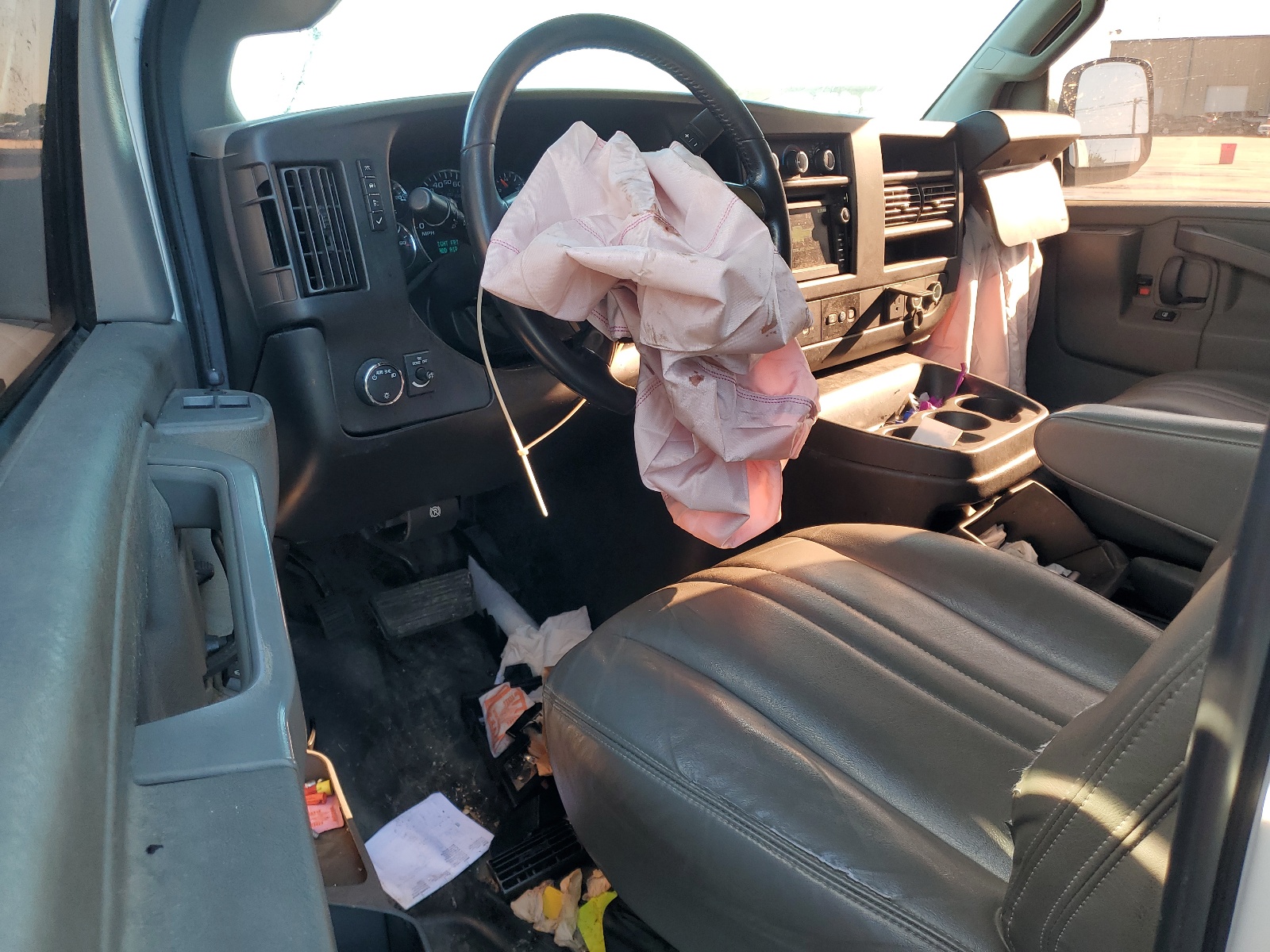 1GCWGAF12J1342069 2018 Chevrolet Express G2500