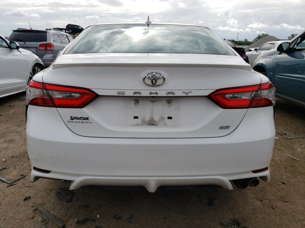 4T1B11HK2JU544586 2018 Toyota Camry L