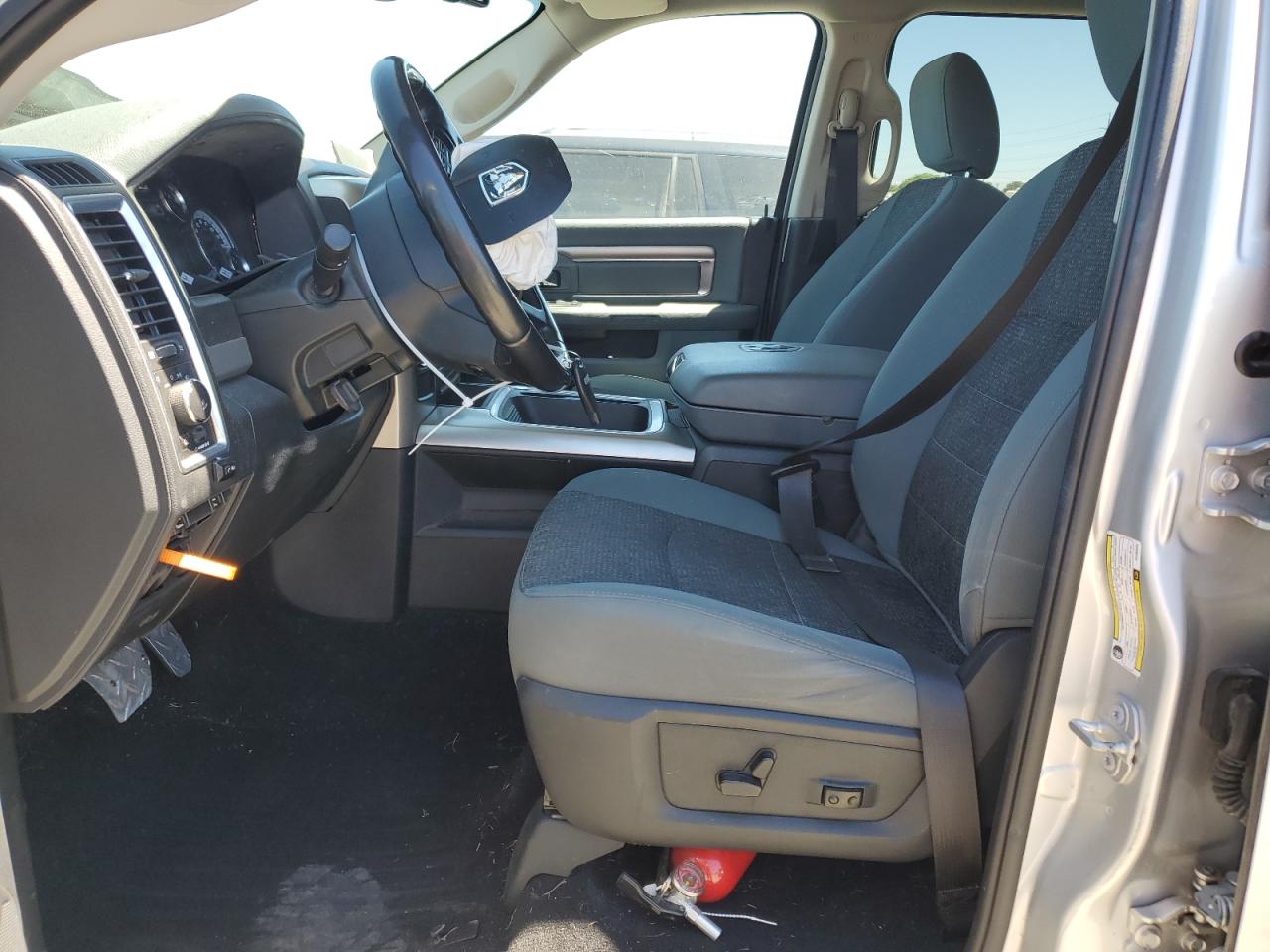 2018 Ram 1500 Slt VIN: 3C6RR6LT9JG195249 Lot: 61064054