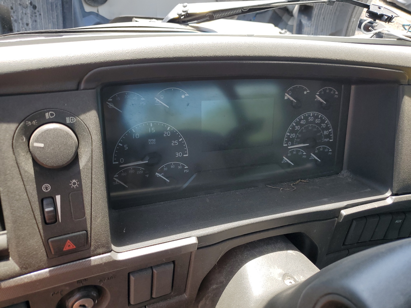 4V4NC9TH8PN614086 2023 Volvo Vnl 300 2023 Volvo Vnl300 6X4 T/A Day Cab Truck Tractor