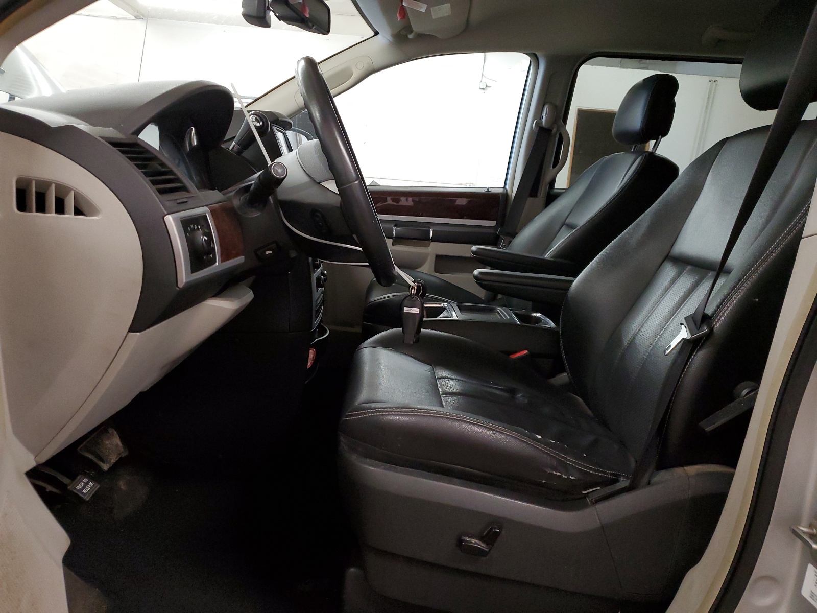 2A4RR8D15AR398130 2009 Chrysler Town & Country Touring Plus