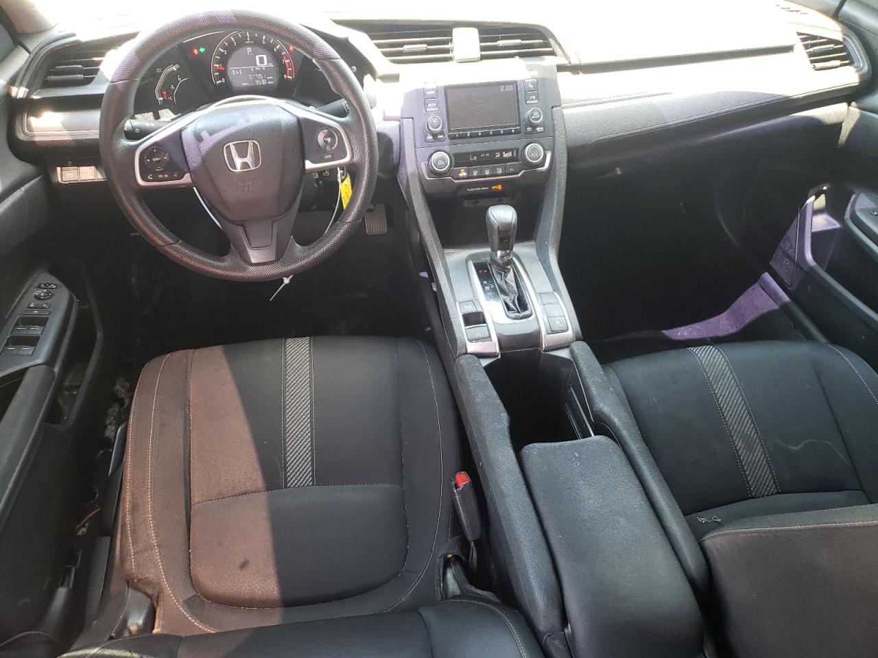 19XFC2F58JE020151 2018 Honda Civic Lx