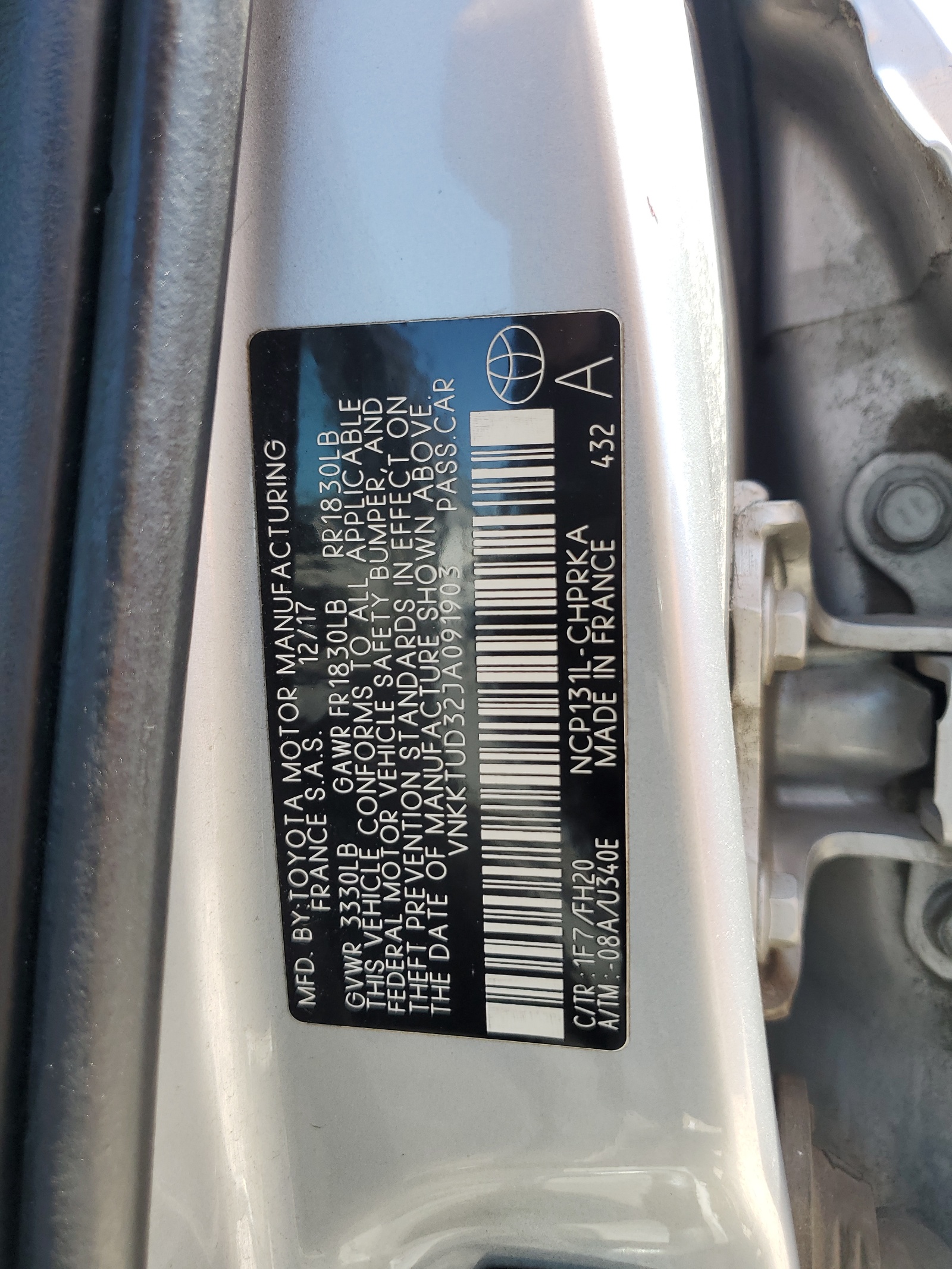 VNKKTUD32JA091903 2018 Toyota Yaris L