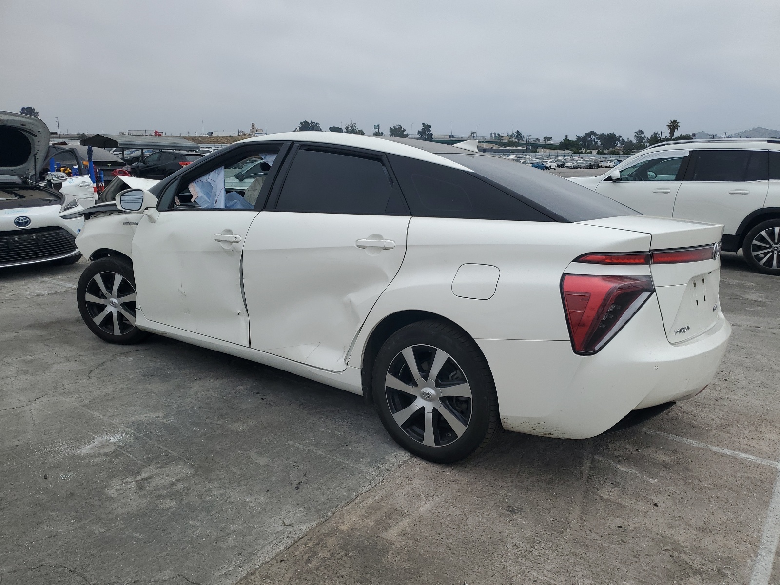 2018 Toyota Mirai vin: JTDBVRBD2JA004450