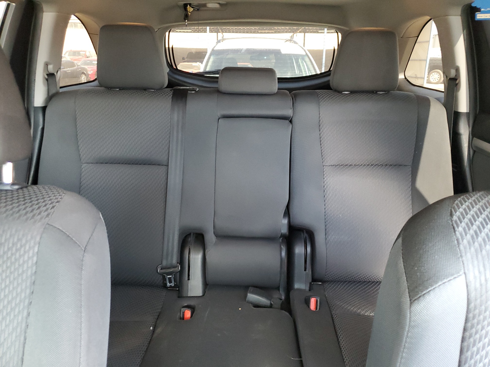 5TDBZRFH4KS945436 2019 Toyota Highlander Le