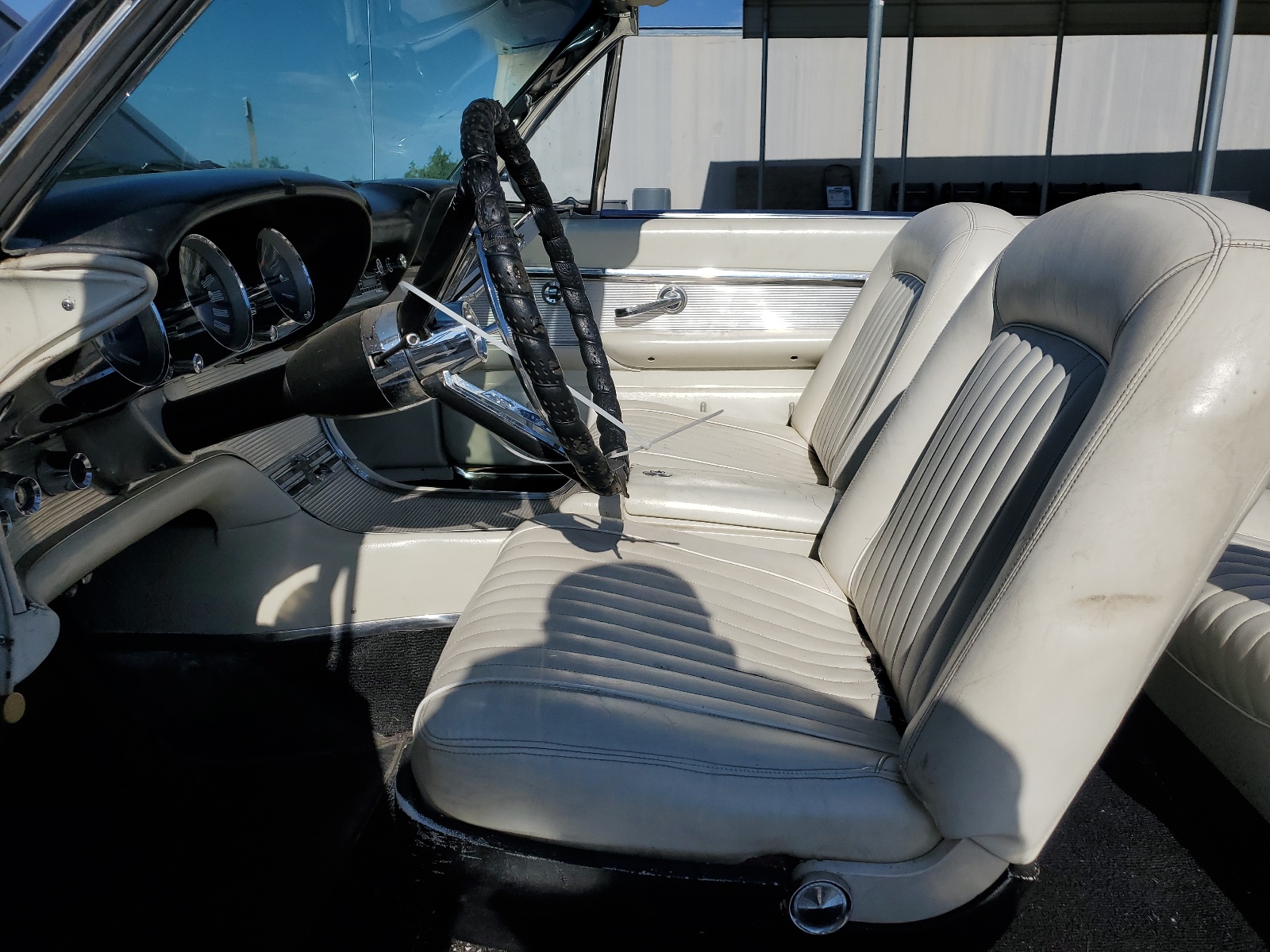 1Y73Z104393 1961 Ford Thunderbir