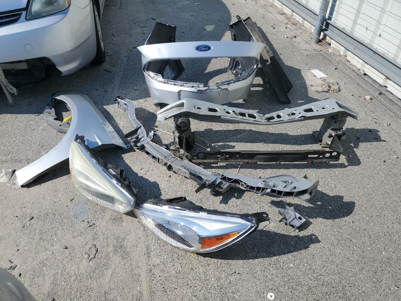 2015 Ford Focus Se VIN: 1FADP3K2XFL244460 Lot: 59921304