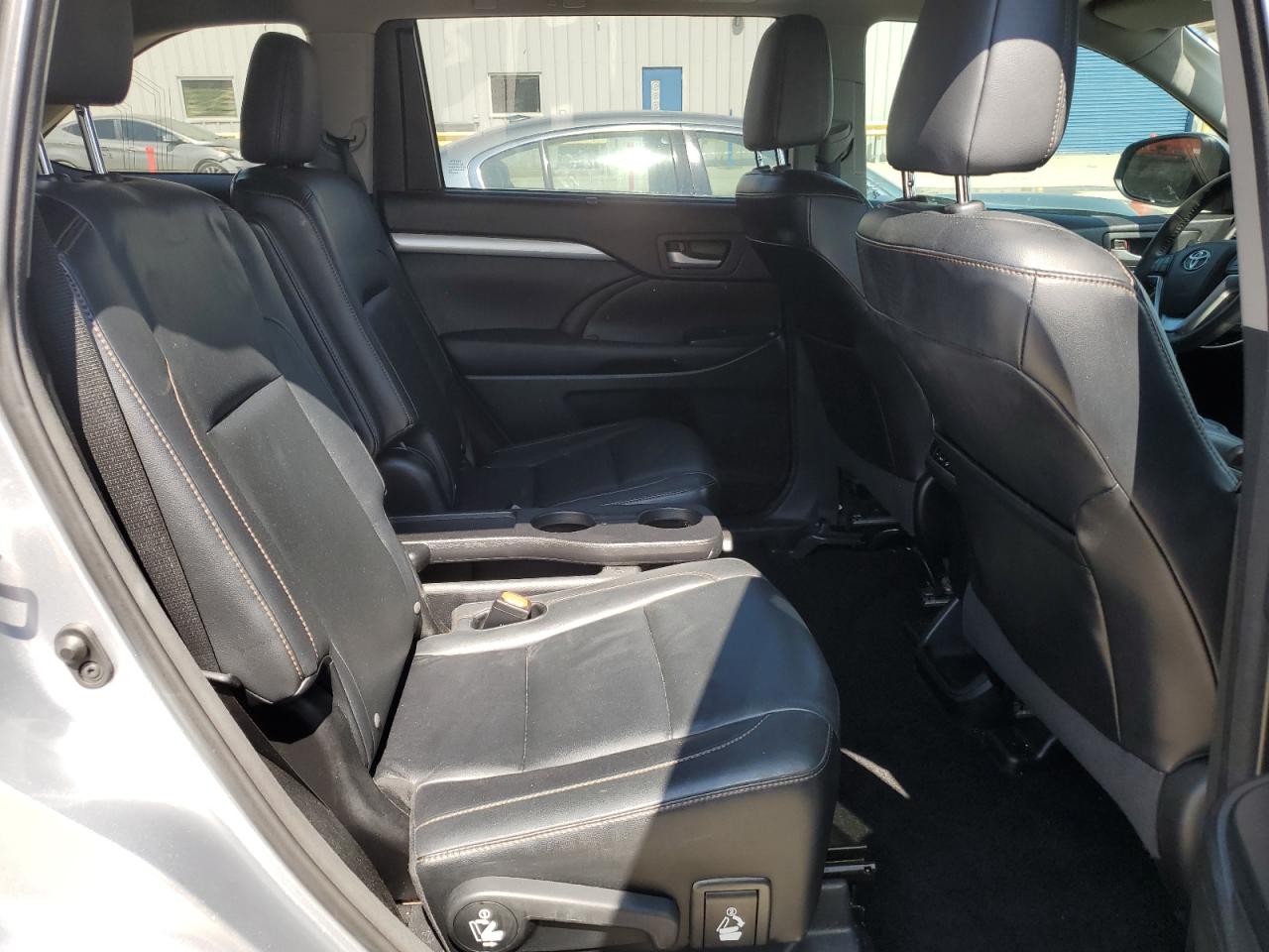 2015 Toyota Highlander Xle VIN: 5TDKKRFH5FS047535 Lot: 58647254