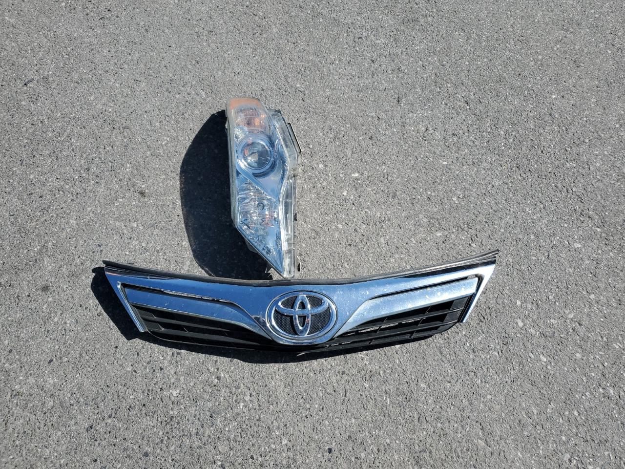 2013 Toyota Camry - Image 12