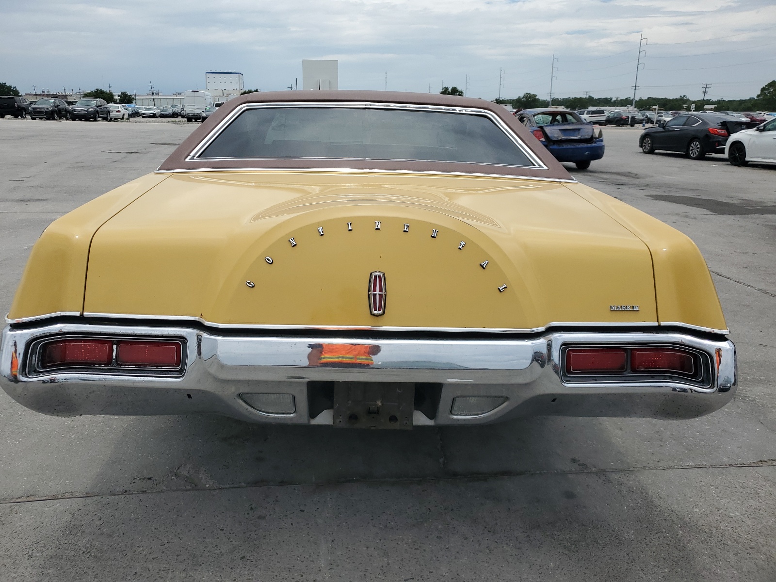 2Y89A829555 1972 Lincoln Mark Iv