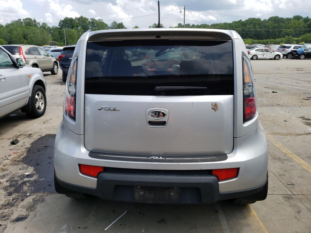 2011 Kia Soul + VIN: KNDJT2A26B7716886 Lot: 57409444