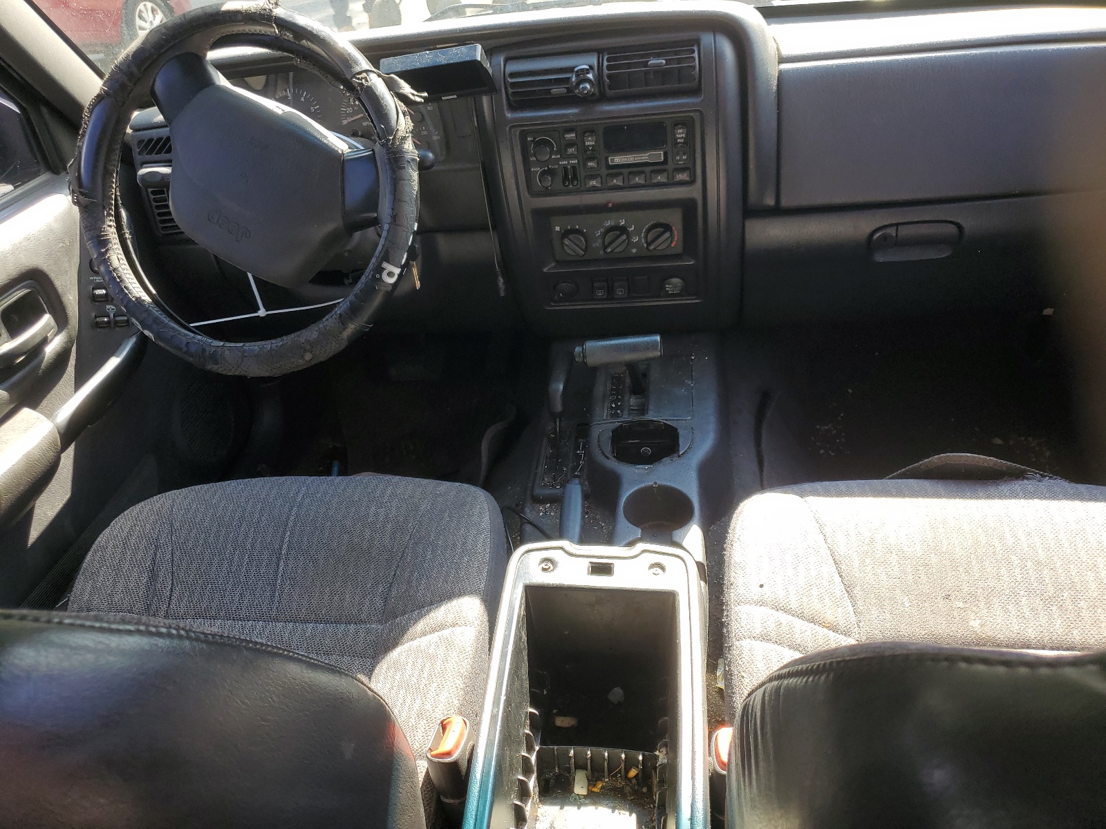 1J4FF48S5YL240137 2000 Jeep Cherokee Sport