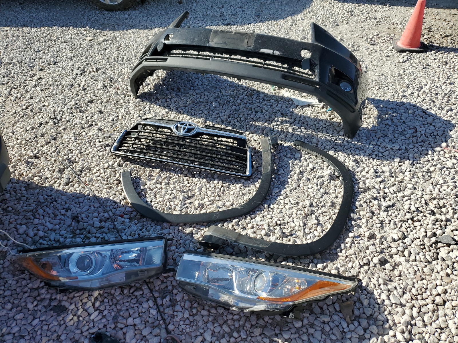 5TDKKRFH8GS153740 2016 Toyota Highlander Xle