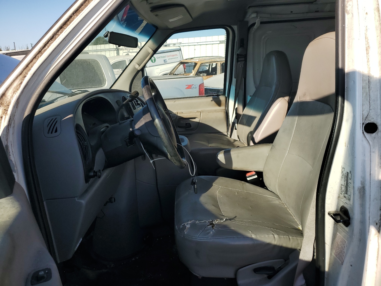 1FTRE14281HA14709 2001 Ford Econoline E150 Van