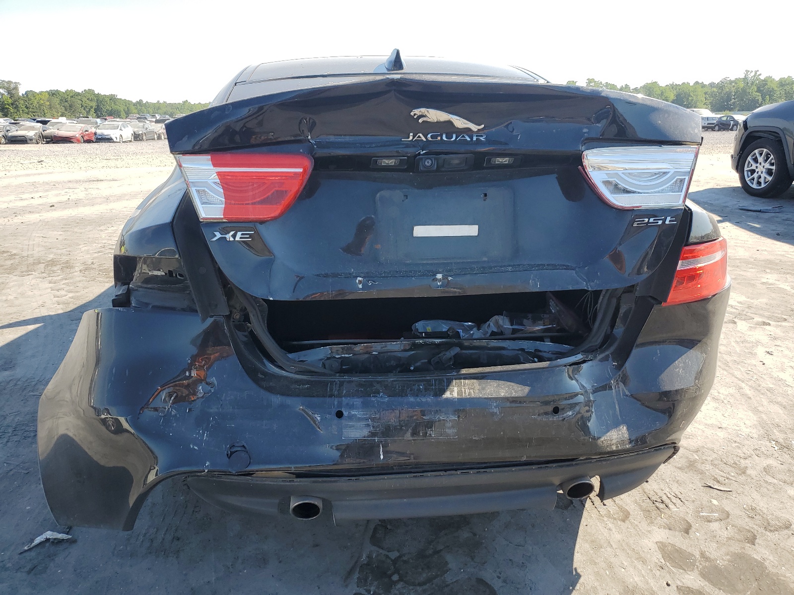 SAJAD4BG2HA946814 2017 Jaguar Xe Premium