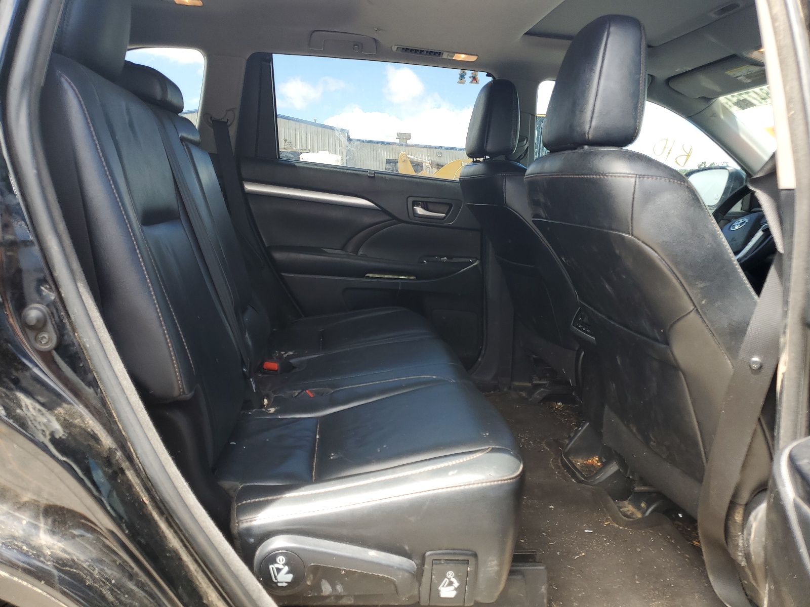 5TDKZRFH7JS548530 2018 Toyota Highlander Se