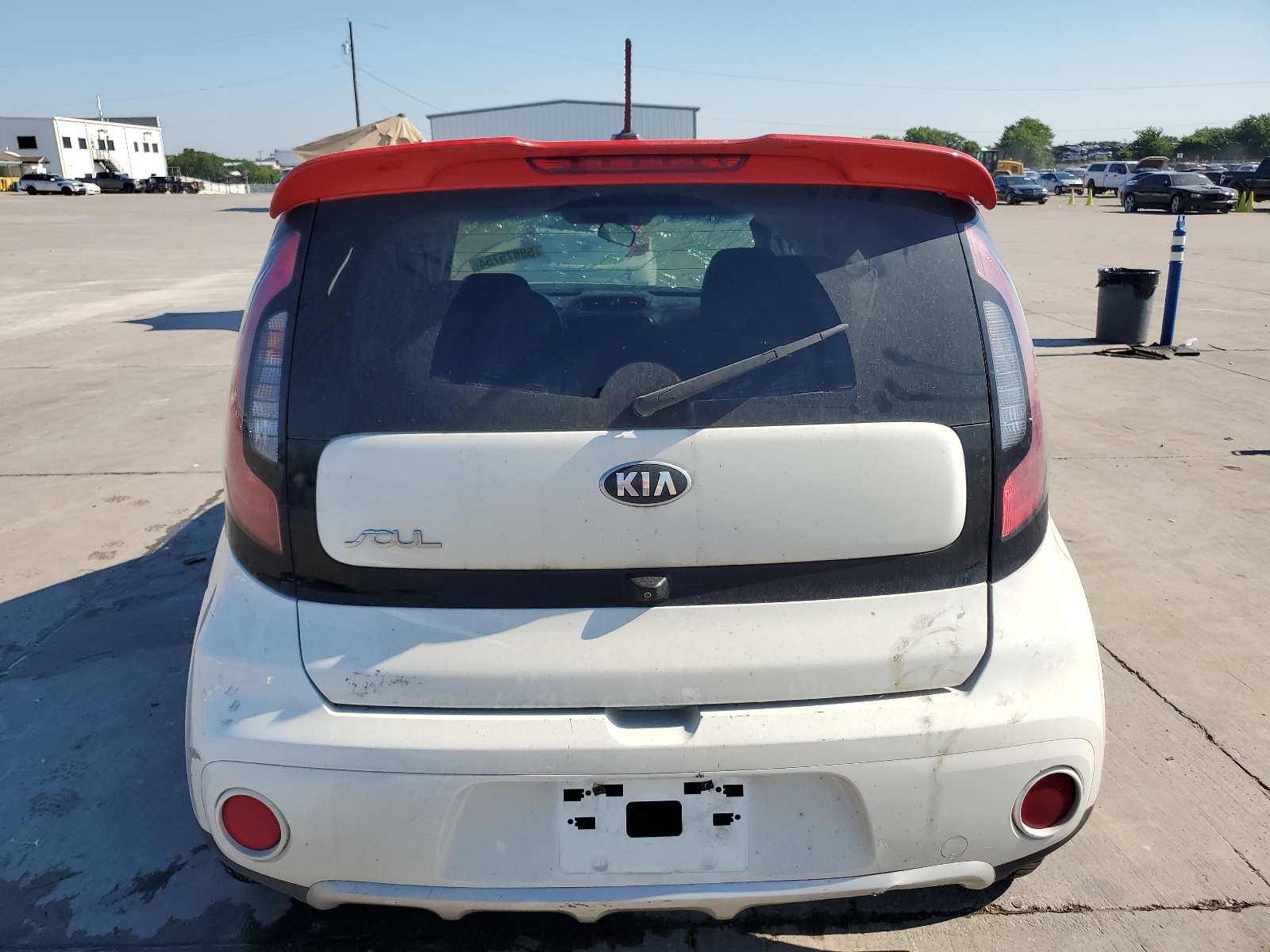 KNDJP3A57J7582957 2018 Kia Soul +