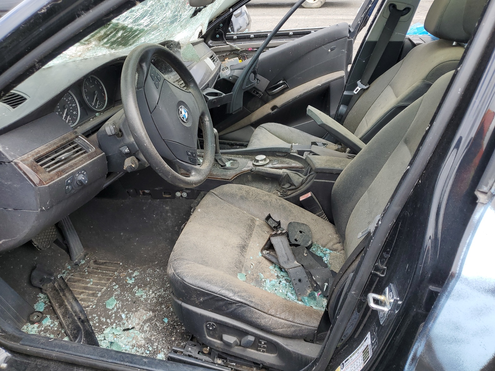 WBANN735X6CN01411 2006 BMW 530 Xit