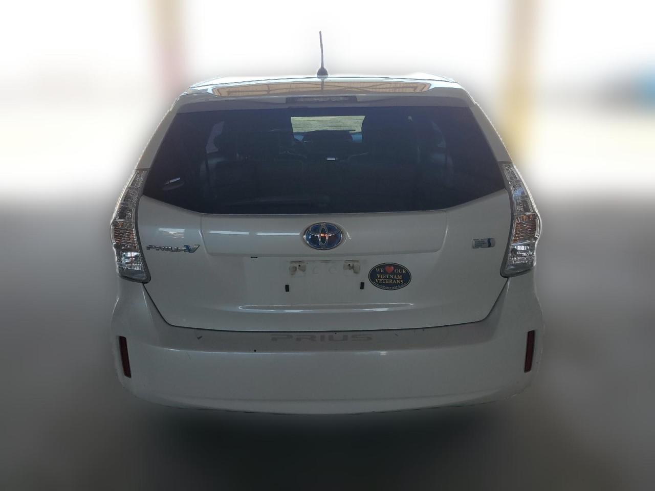 2012 Toyota Prius - Image 6