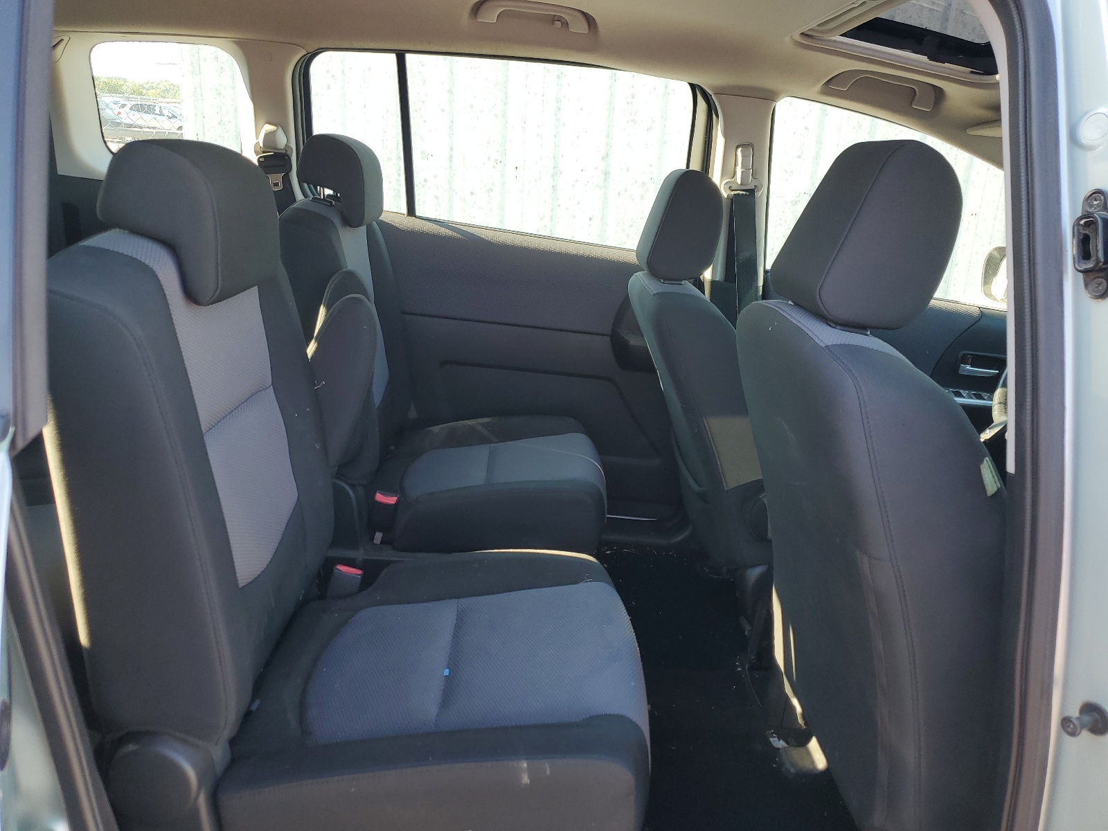 JM1CR293470141093 2007 Mazda 5