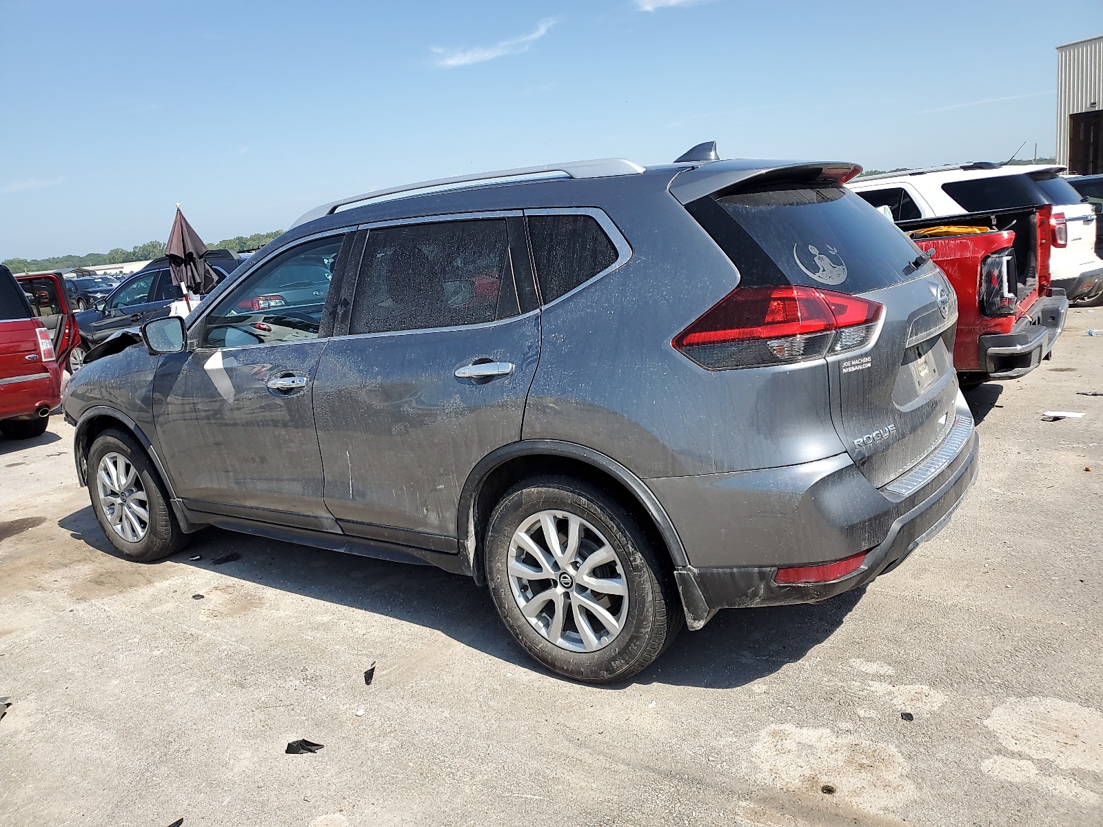 2018 Nissan Rogue S vin: JN8AT2MT7JW451702