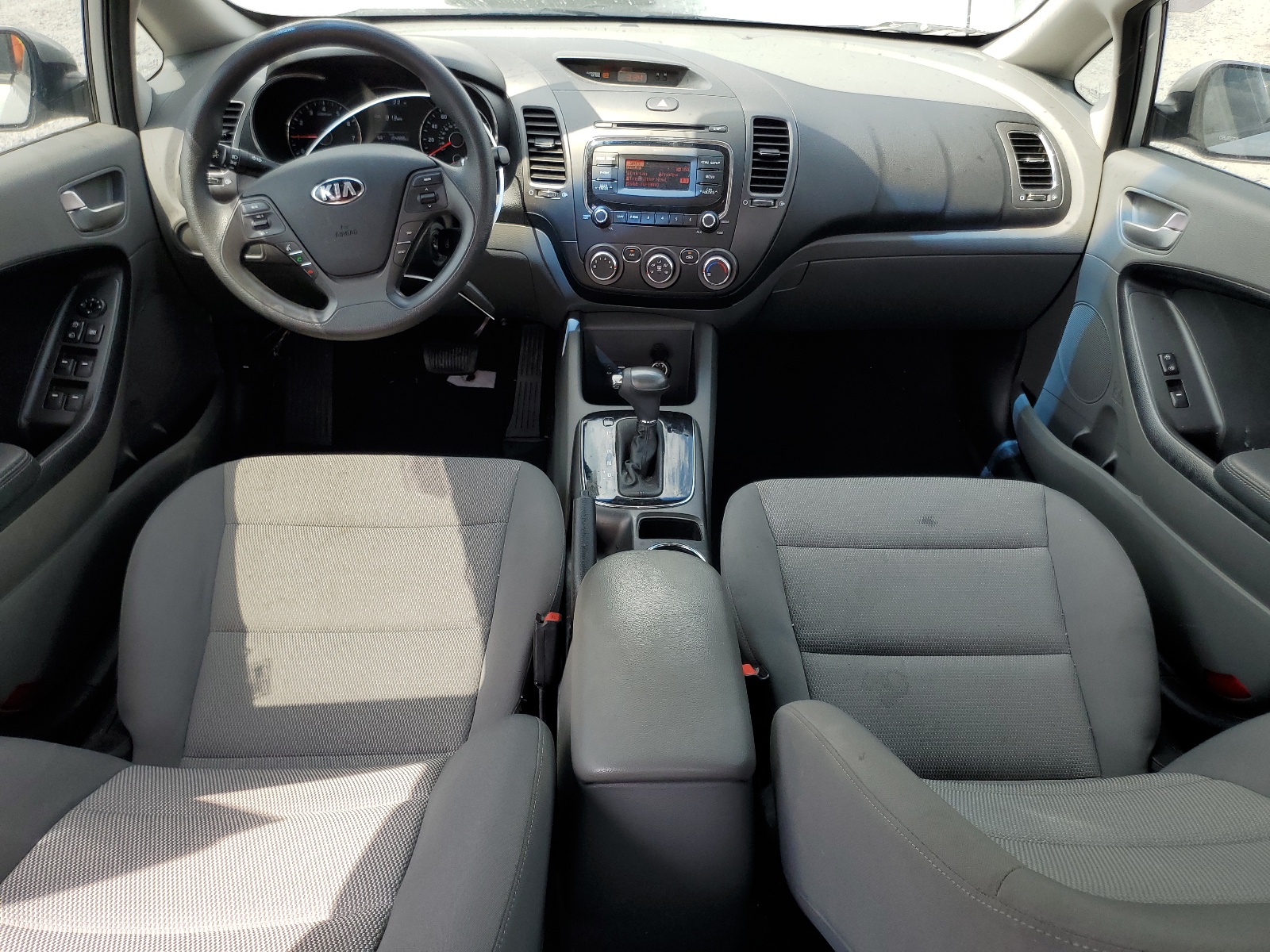 3KPFK4A73HE063393 2017 Kia Forte Lx