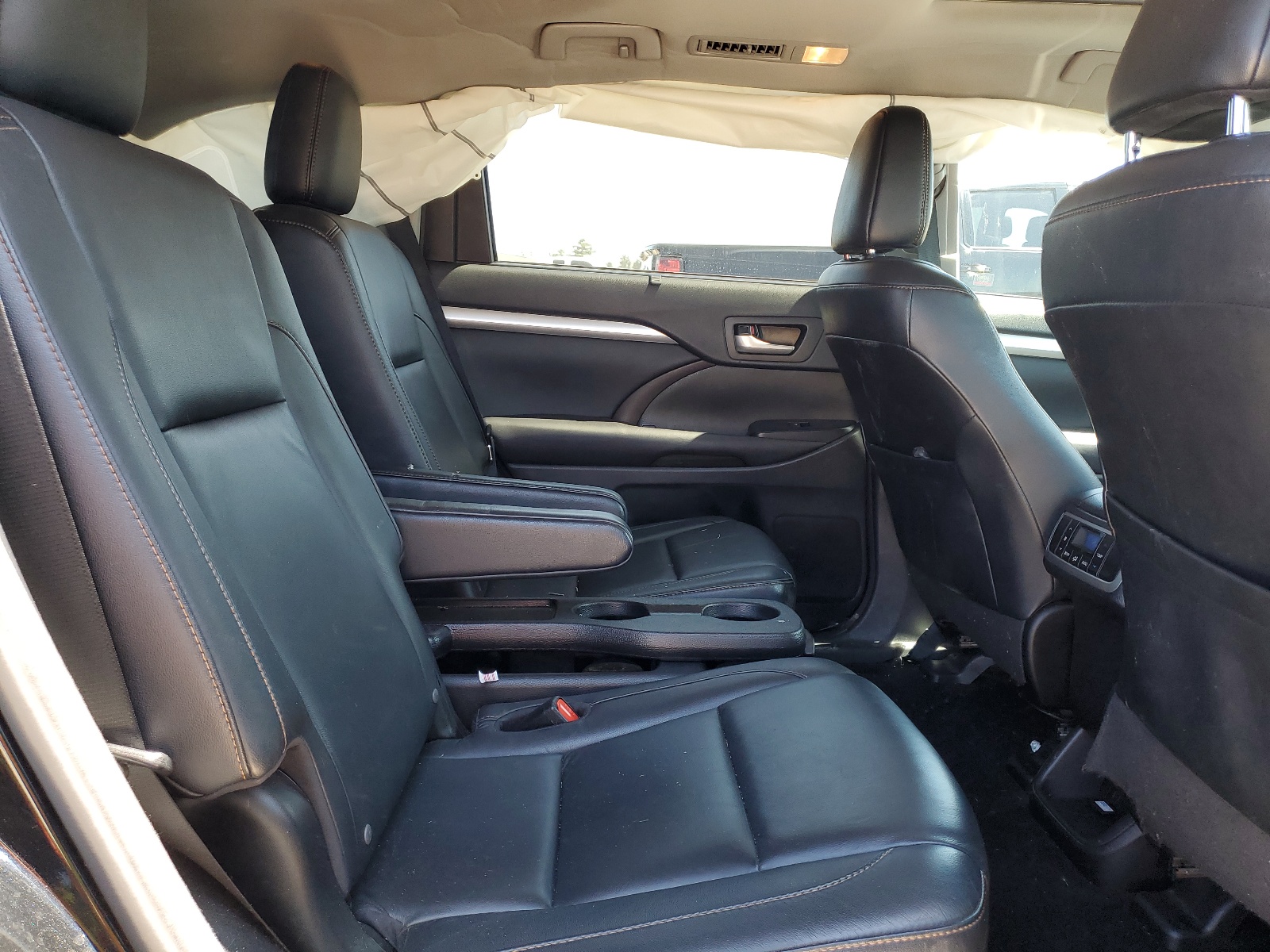 5TDJKRFH3GS348141 2016 Toyota Highlander Xle