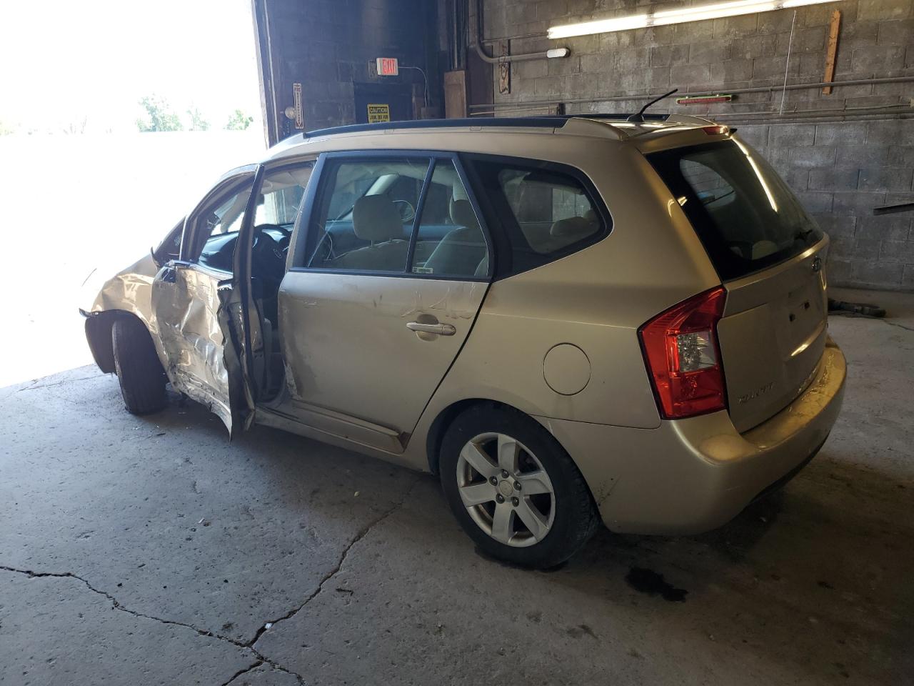 2007 Kia Rondo Lx VIN: KNAFG526477111881 Lot: 55301134