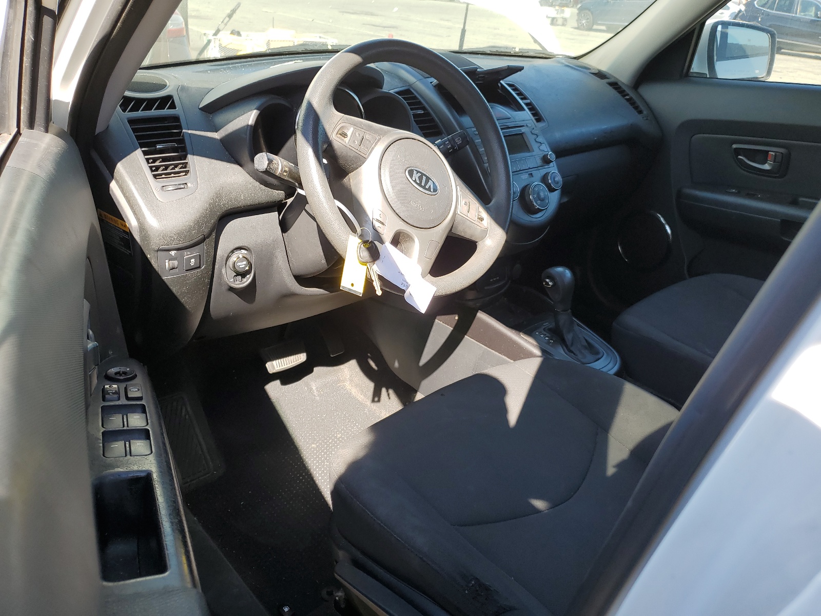 KNDJT2A2XB7704370 2011 Kia Soul +