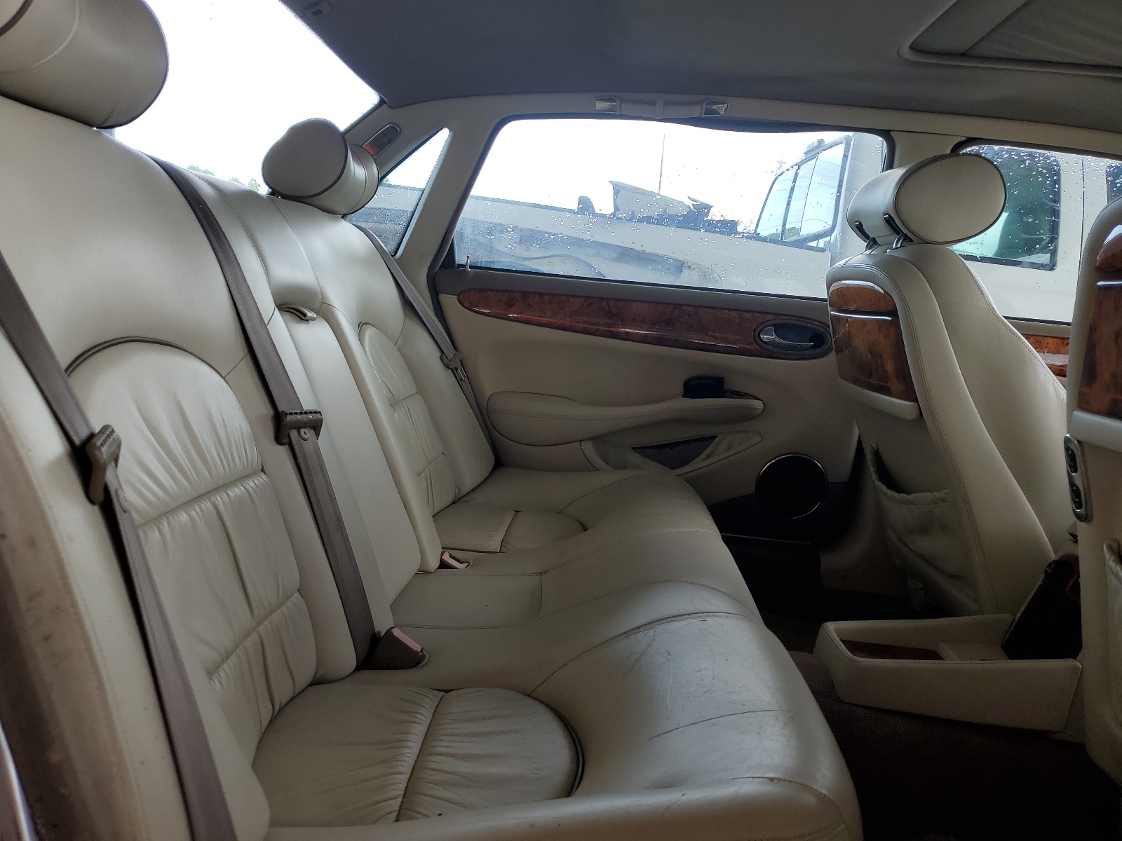 SAJDA24C9YLF10831 2000 Jaguar Vandenplas