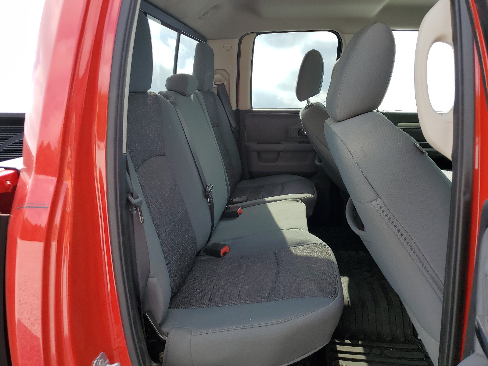 1C6RR7GT4FS669883 2015 Ram 1500 Slt