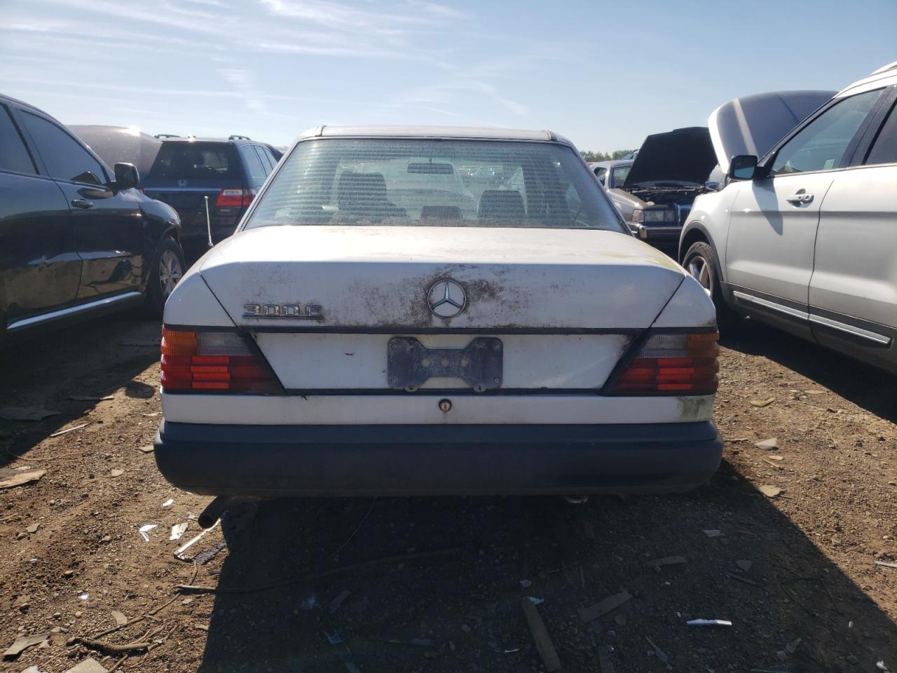 1988 Mercedes-Benz 300 E VIN: WDBEA30DXJA700058 Lot: 58342374