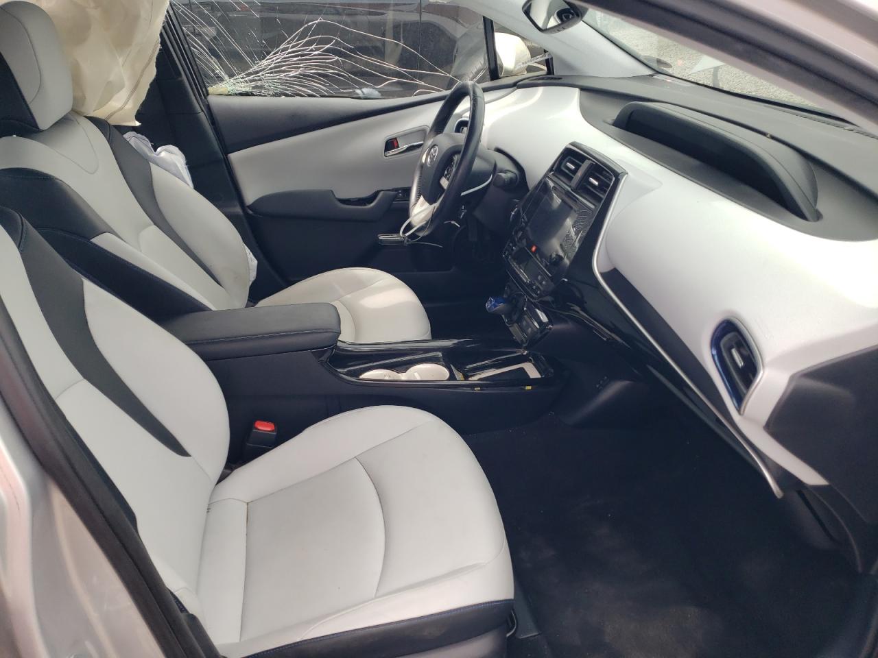 2017 Toyota Prius - Image 7